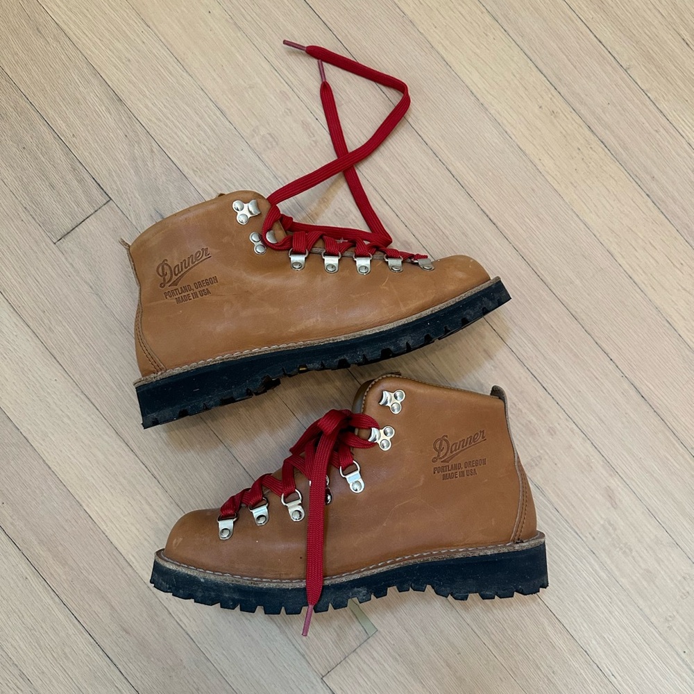 Danner LT Cascade Leather Hiking Boots with Red Laces